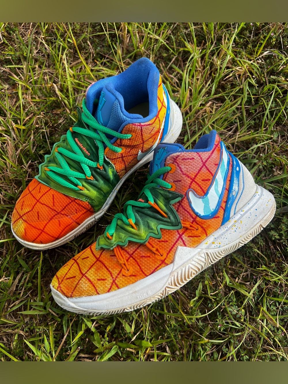 CLEAN Nike size 4 Kids Kyrie 5 V Spongebob Pineapple shoes